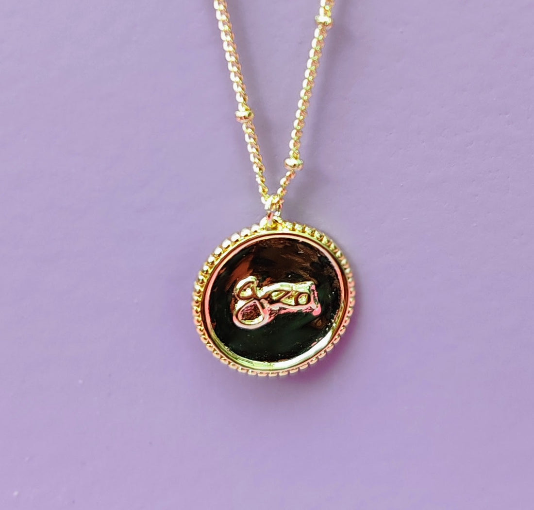 Grá Medallion Necklace